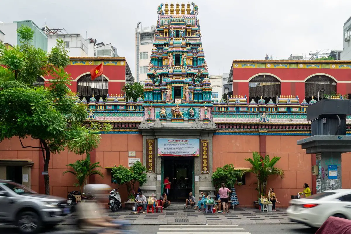Chùa Sài Gòn: 12 Địa điểm linh thiêng cầu duyên và tài lộc 4 chua sai gon 12 dia diem linh thieng cau duyen va tai loc 1