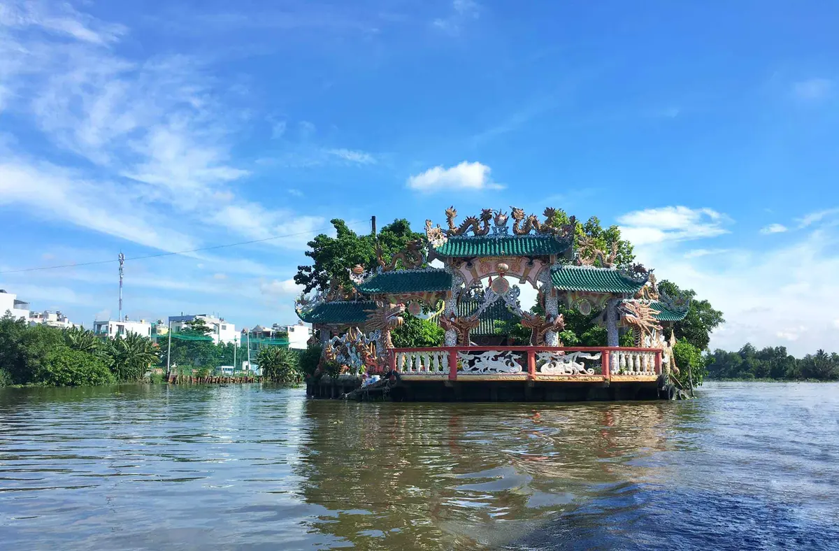 Chùa Sài Gòn: 12 Địa điểm linh thiêng cầu duyên và tài lộc 12 chua sai gon 12 dia diem linh thieng cau duyen va tai loc 9