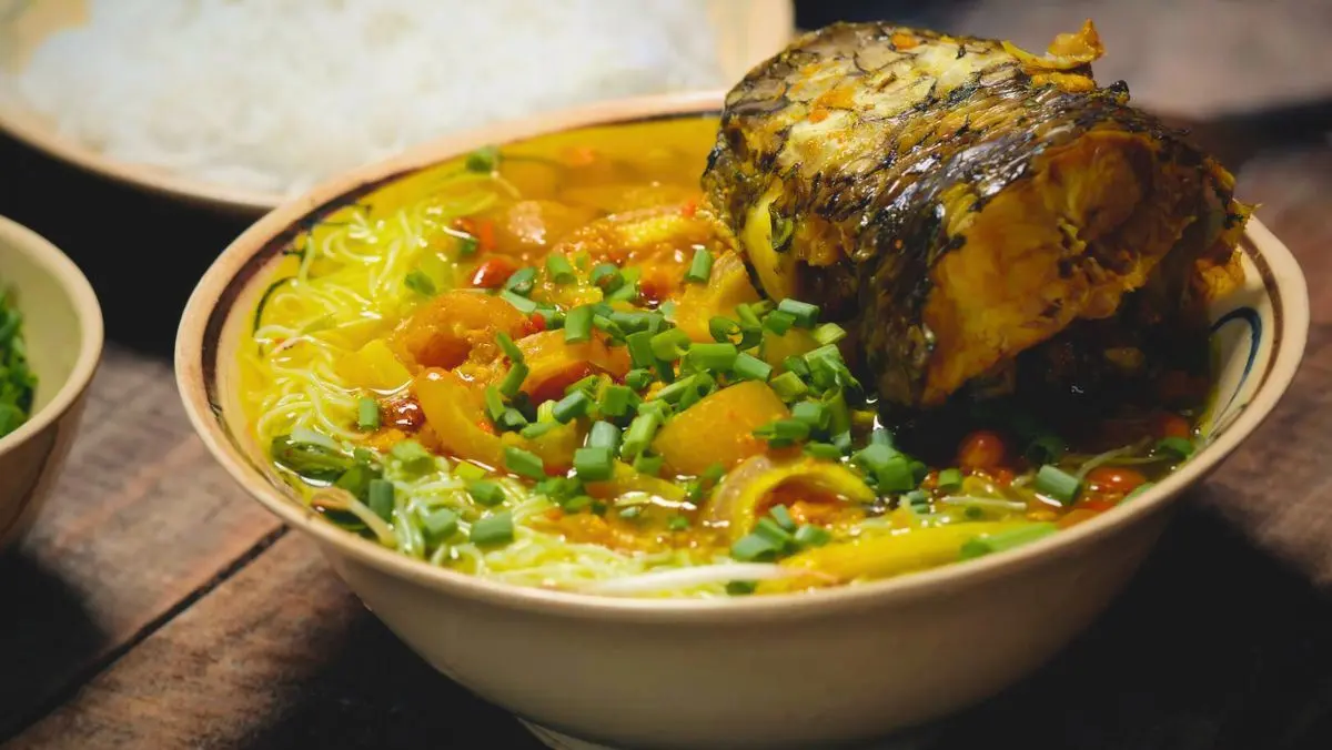 Kinh nghiệm du lịch Long An tự túc: Cẩm nang chi tiết cho bạn 12 Cách làm bún Xiêm Lo đặc sản Long An bằng máy xay thịt