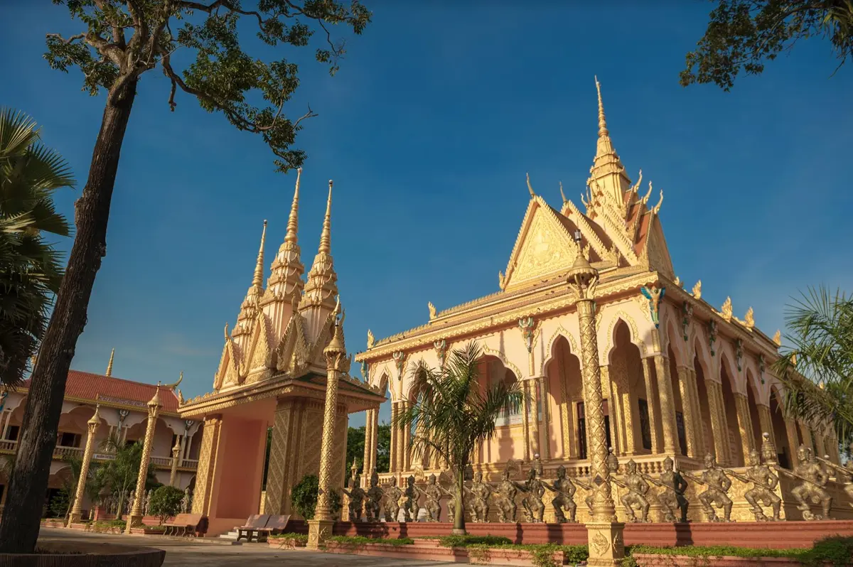 Kinh nghiệm du lịch Miền Tây tự túc chi tiết từ A-Z 8 Những mái chùa Khmer ở Trà Vinh – Spirit Vietnam Airlines