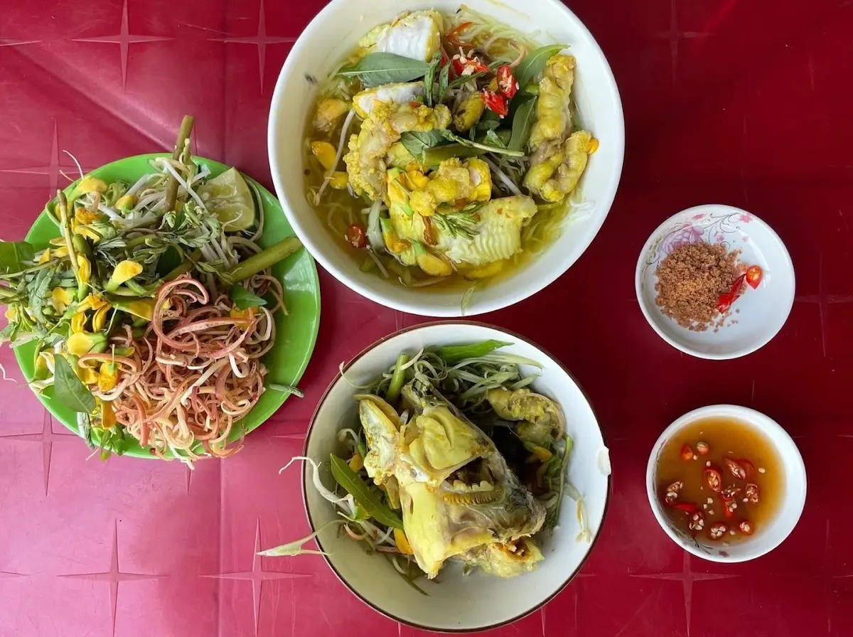 Kinh nghiệm du lịch Miền Tây tự túc chi tiết từ A-Z 10 Bún cá Châu Đốc - Top 5 quán ngon & cách nấu chuẩn vị