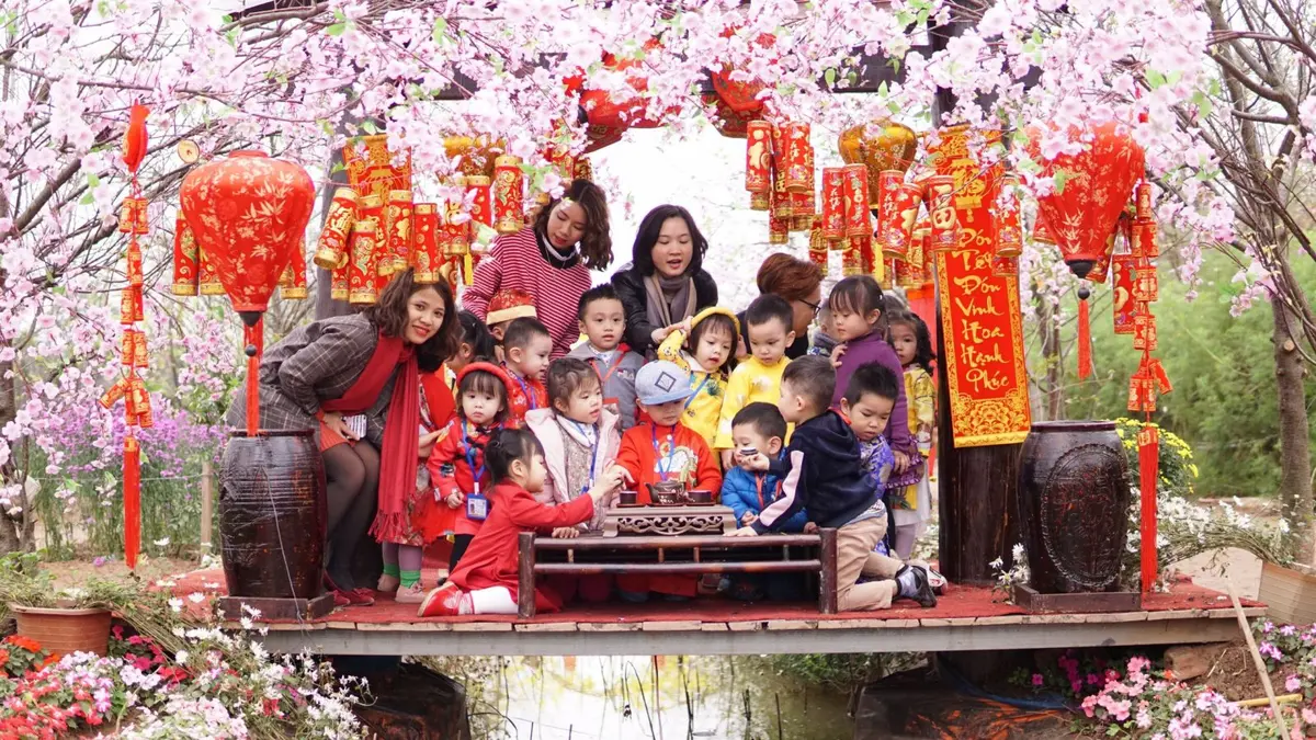 Review vườn đào Nhật Tân 2026: Cẩm nang du xuân chi tiết 6 review vuon dao nhat tan 2026 cam nang du xuan chi tiet 3