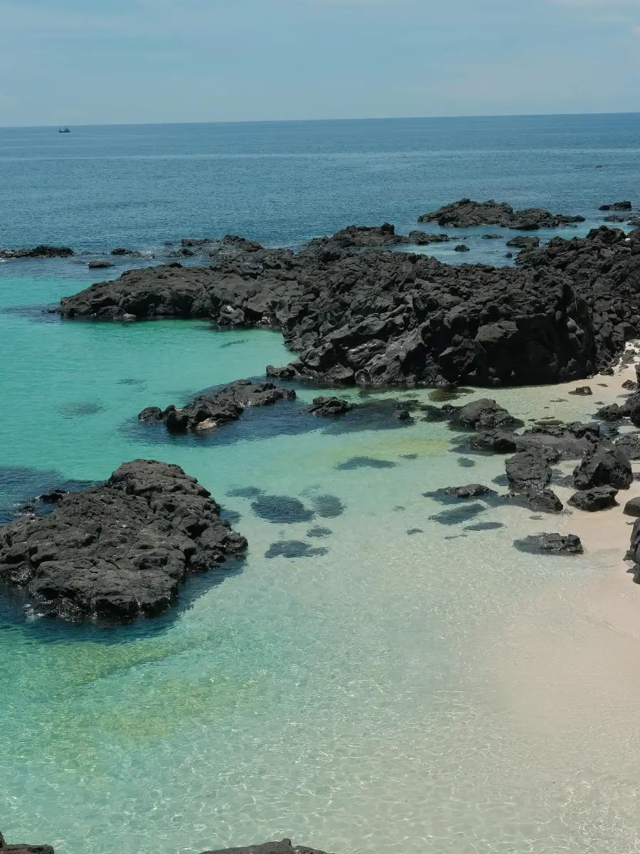 Du lịch trái mùa Việt Nam: Top 13 điểm đến tiết kiệm nhất 4 Bãi Ngang - Đảo Bé Lý Sơn - Timeout Việt Nam