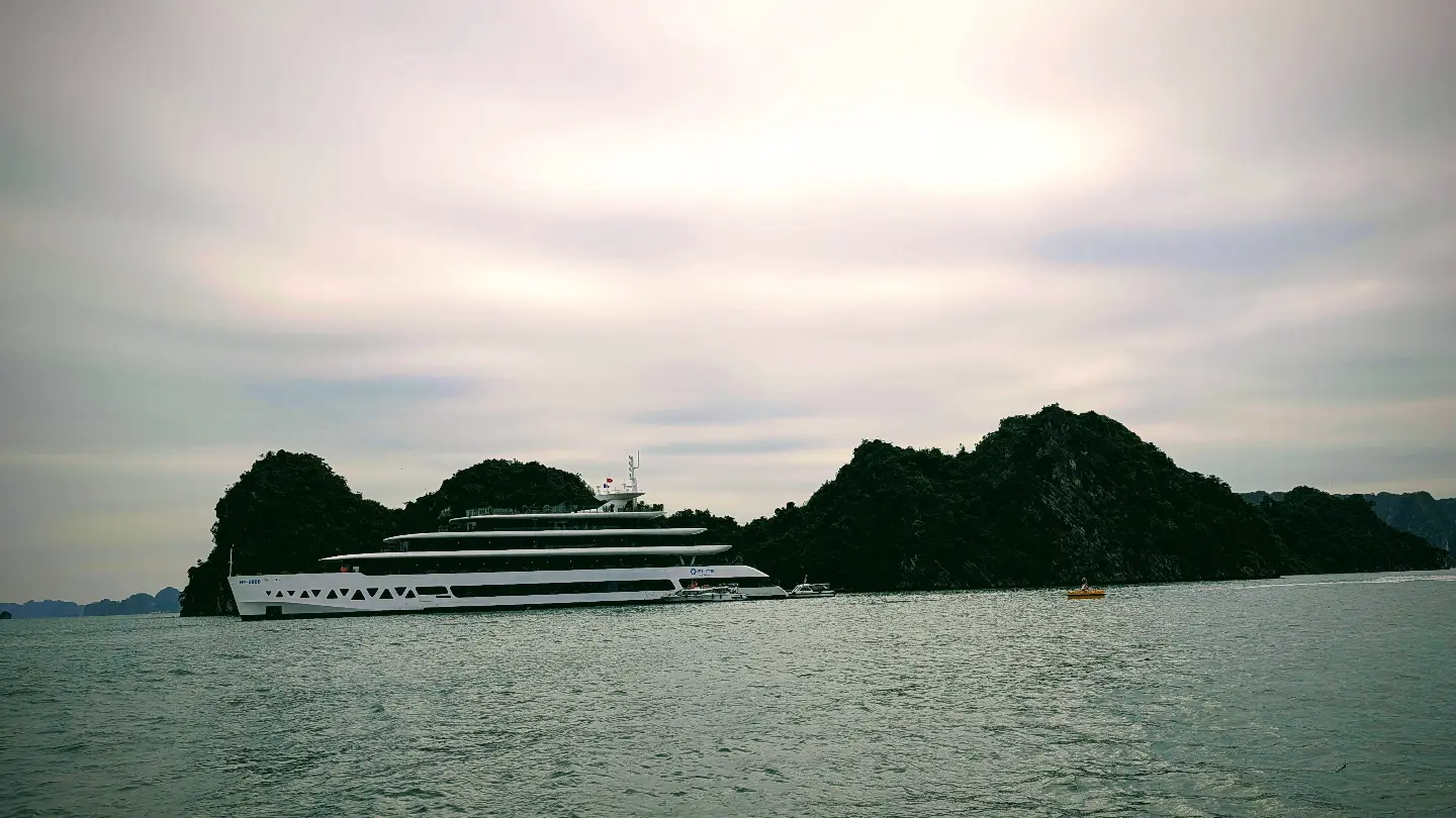 Du lịch trái mùa Việt Nam: Top 13 điểm đến tiết kiệm nhất 8 Du lịch vịnh Hạ Long trái mùa - Timeout Việt Nam