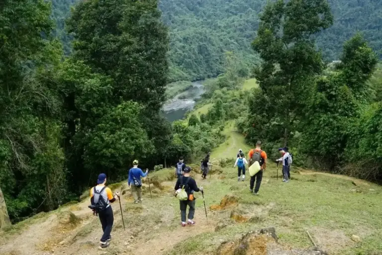 Trekking miền Trung: 10 cung đường đẹp nhất và cẩm nang A-Z